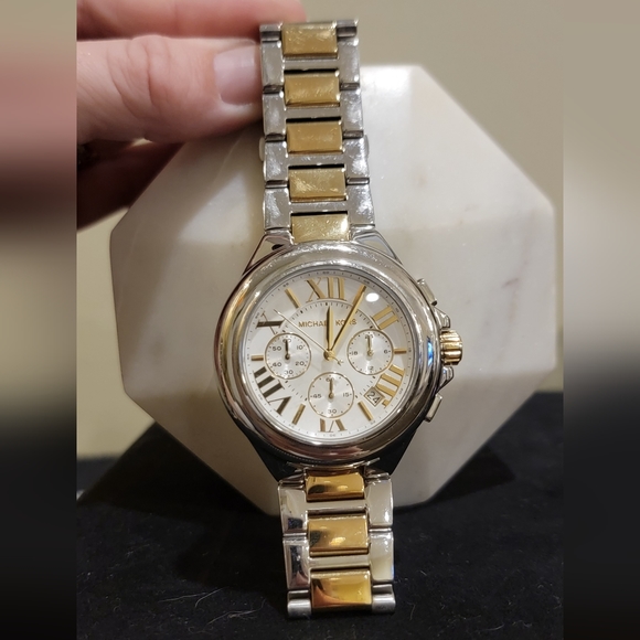 Michael Kors Womens Two-tone Watch - Picture 7 of 8